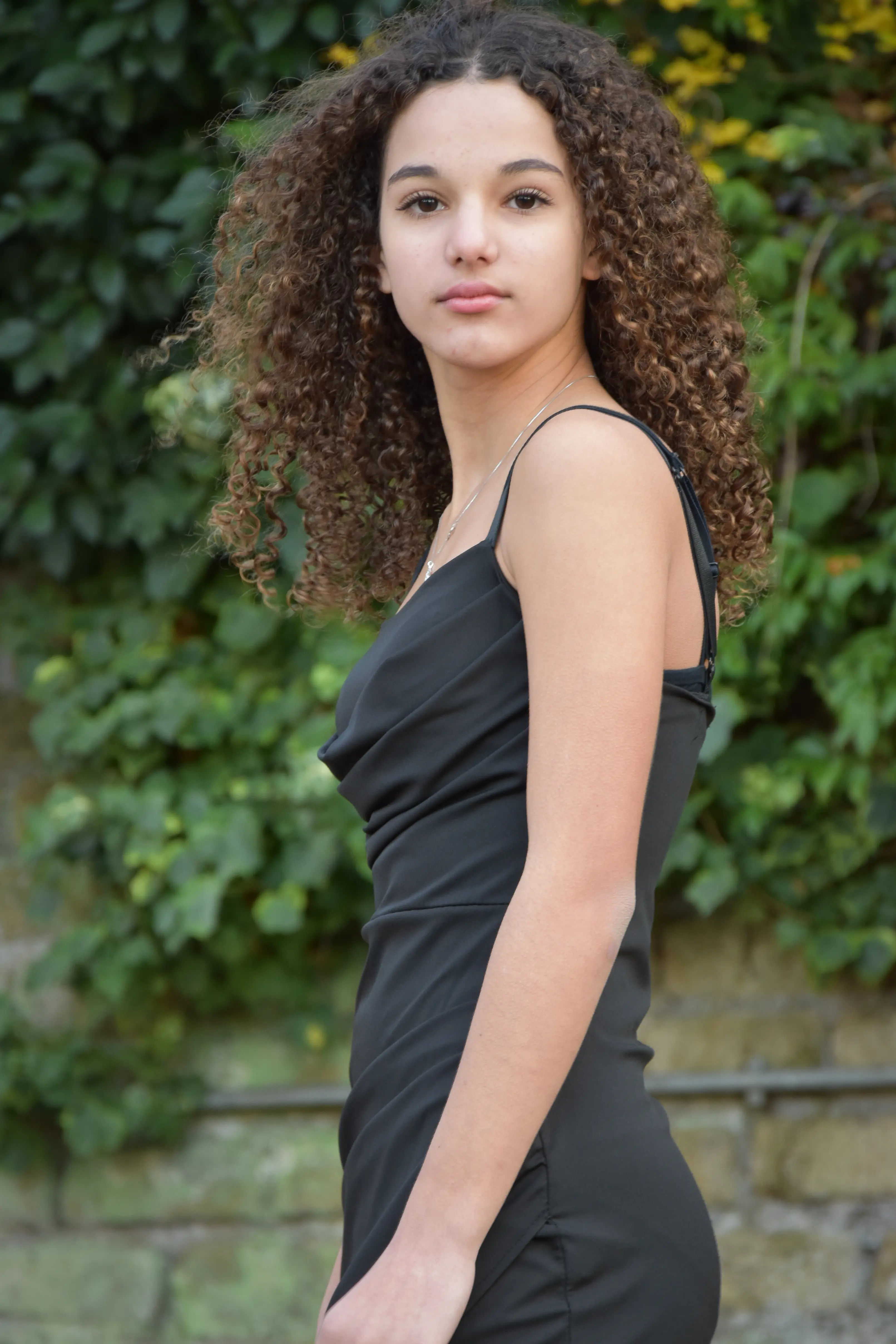 Aurora Materni headshot professionale attrice giacca nera casting
